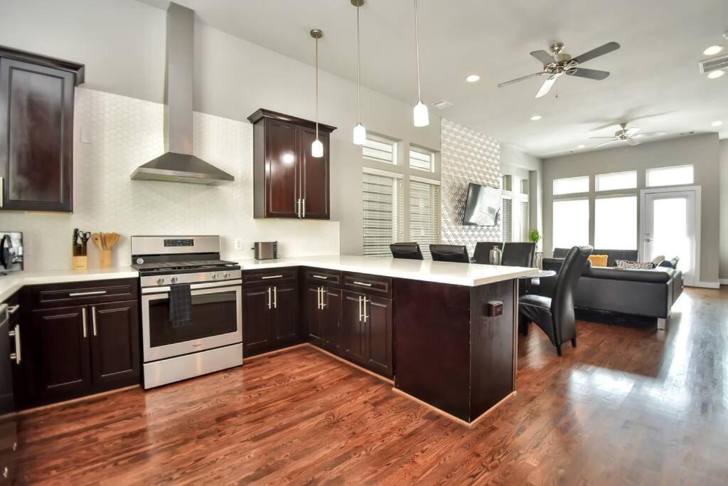 Amazing Rooftop! Downtown Skyline Views!!! Sleeps 15 Houston Exterior foto