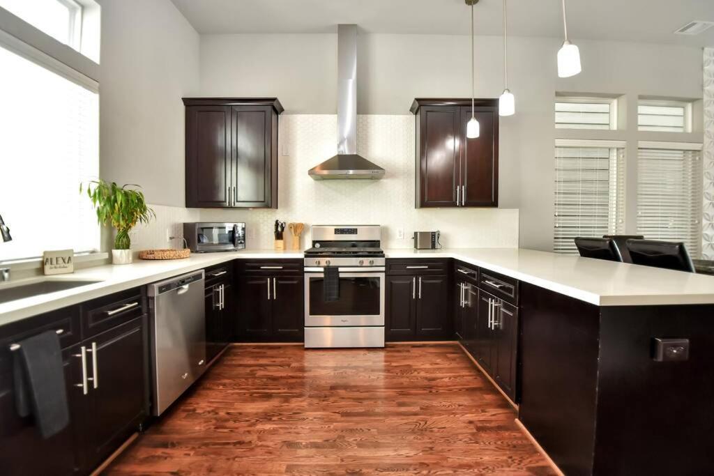 Amazing Rooftop! Downtown Skyline Views!!! Sleeps 15 Houston Exterior foto