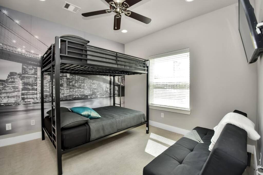 Amazing Rooftop! Downtown Skyline Views!!! Sleeps 15 Houston Exterior foto