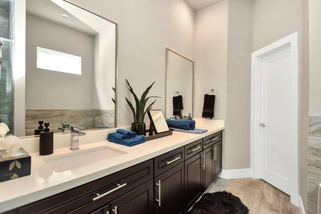 Amazing Rooftop! Downtown Skyline Views!!! Sleeps 15 Houston Exterior foto